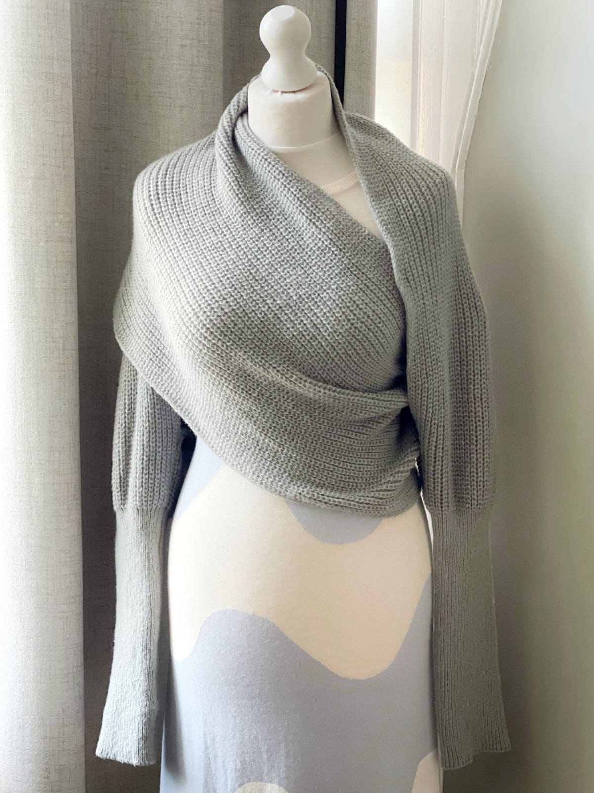 Brushed scarf with thumb holes - light grey