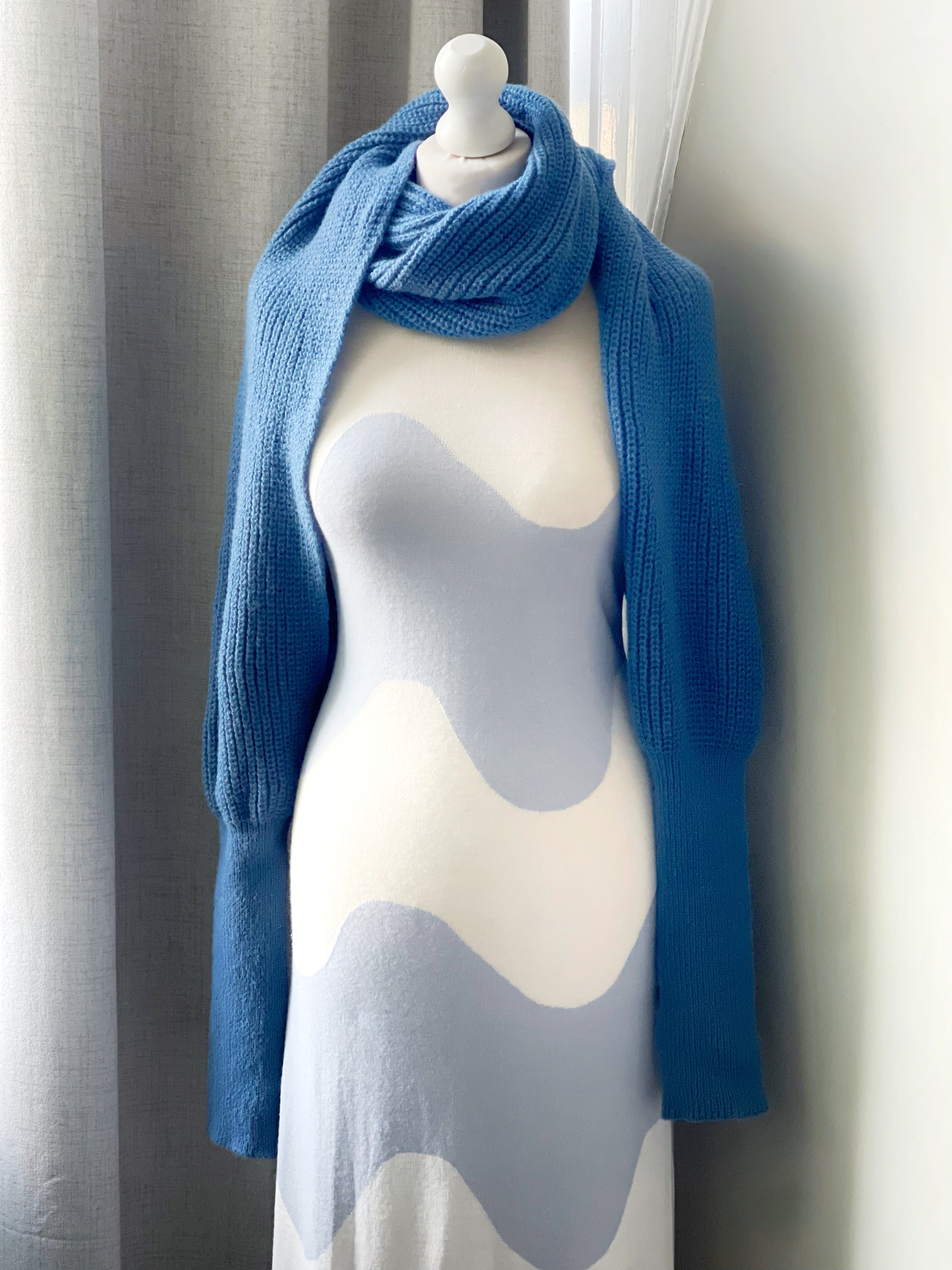 Brushed scarf with thumb holes - Blue