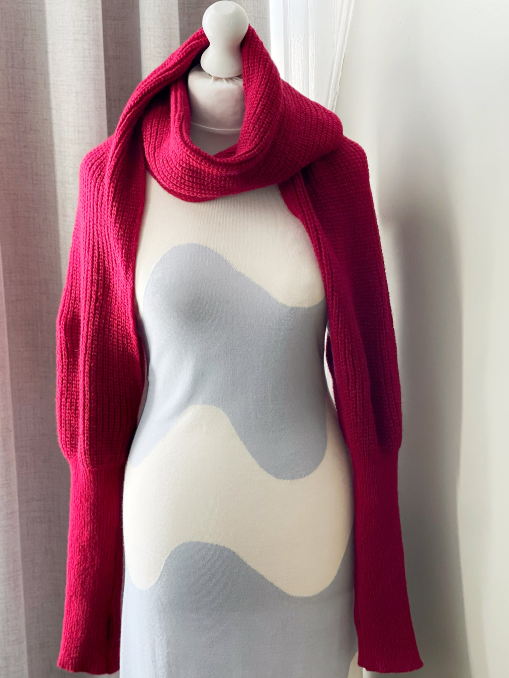 Brushed scarf with thumb holes - Red