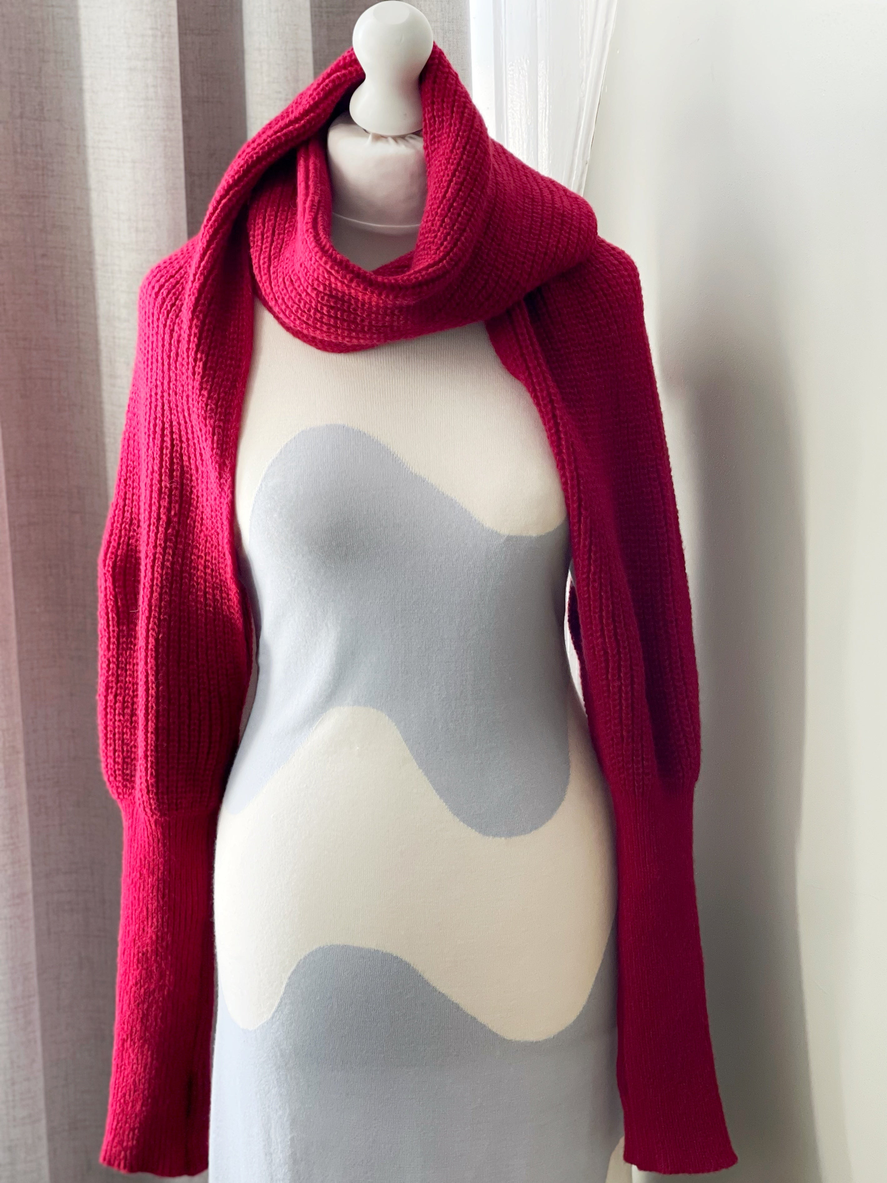Brushed scarf with thumb holes - Red