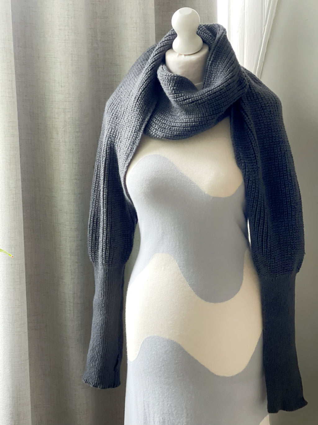 Brushed scarf with thumb holes - Dark grey