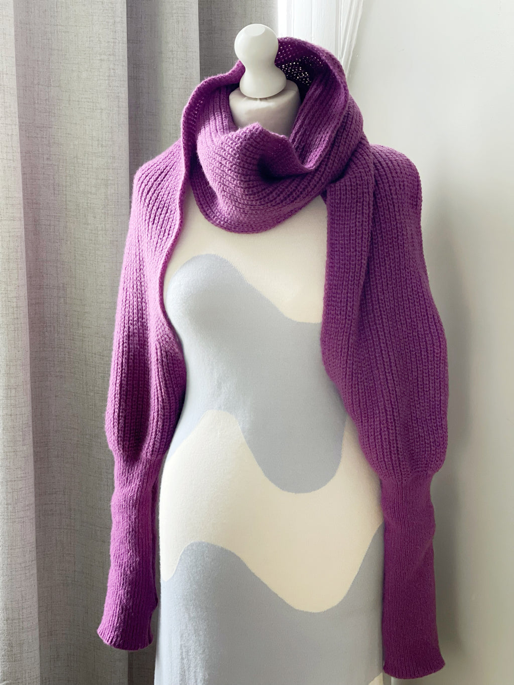 Brushed scarf with thumb holes - Purple