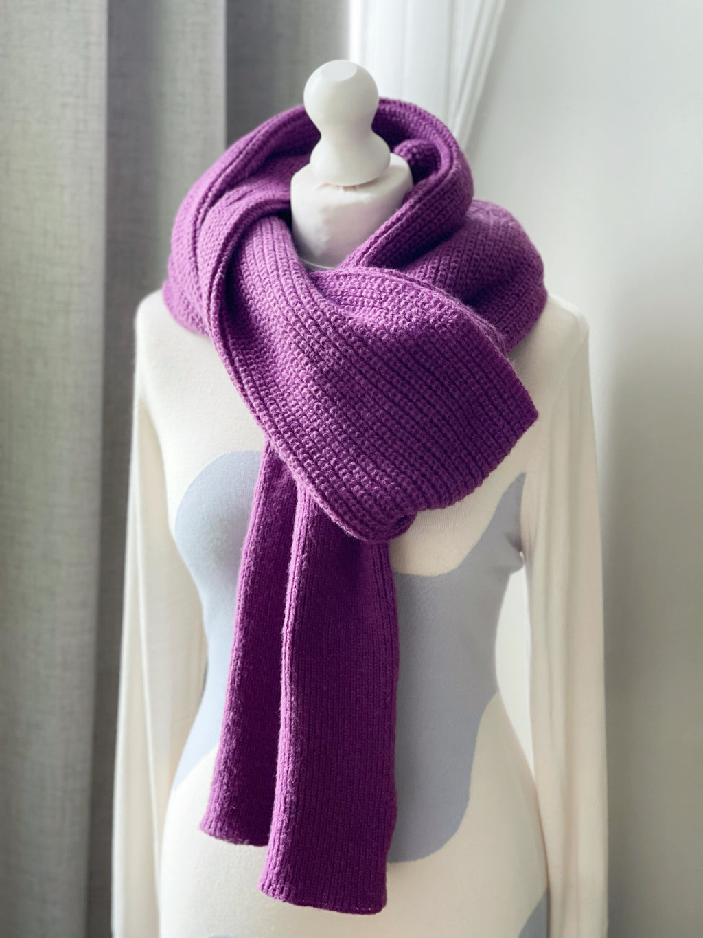 Brushed scarf with thumb holes - Purple