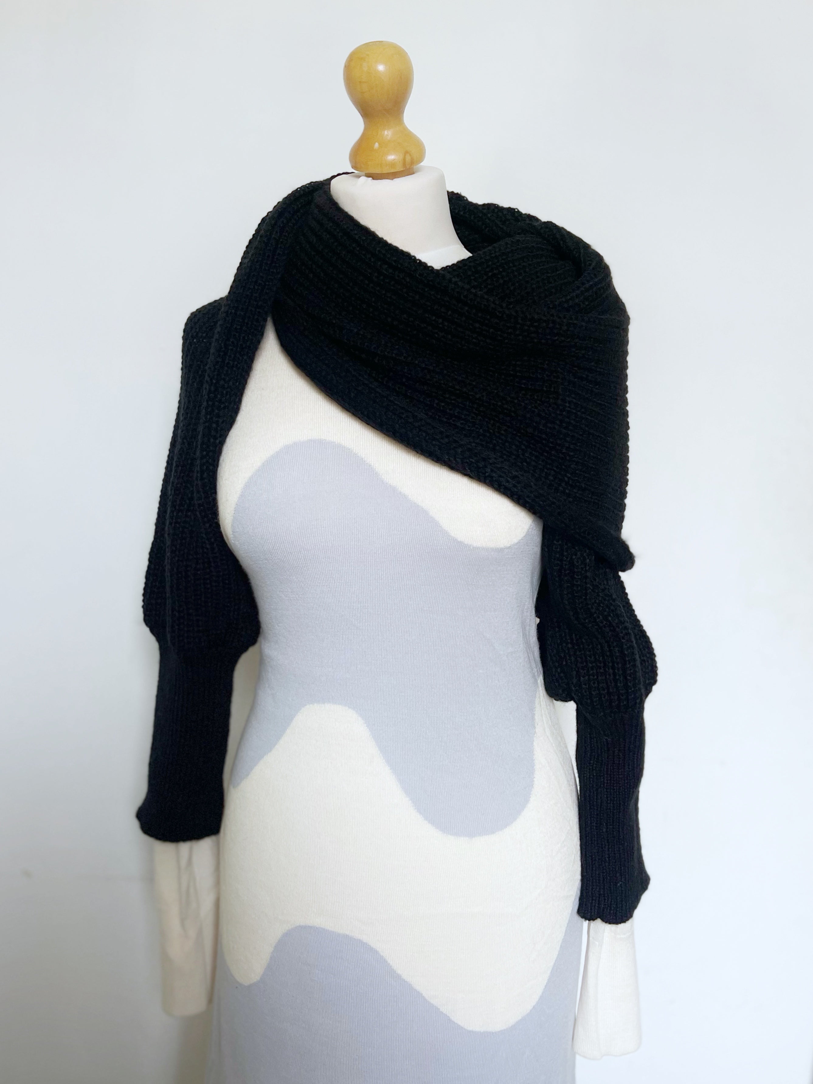 Soft brushed scarf - Black