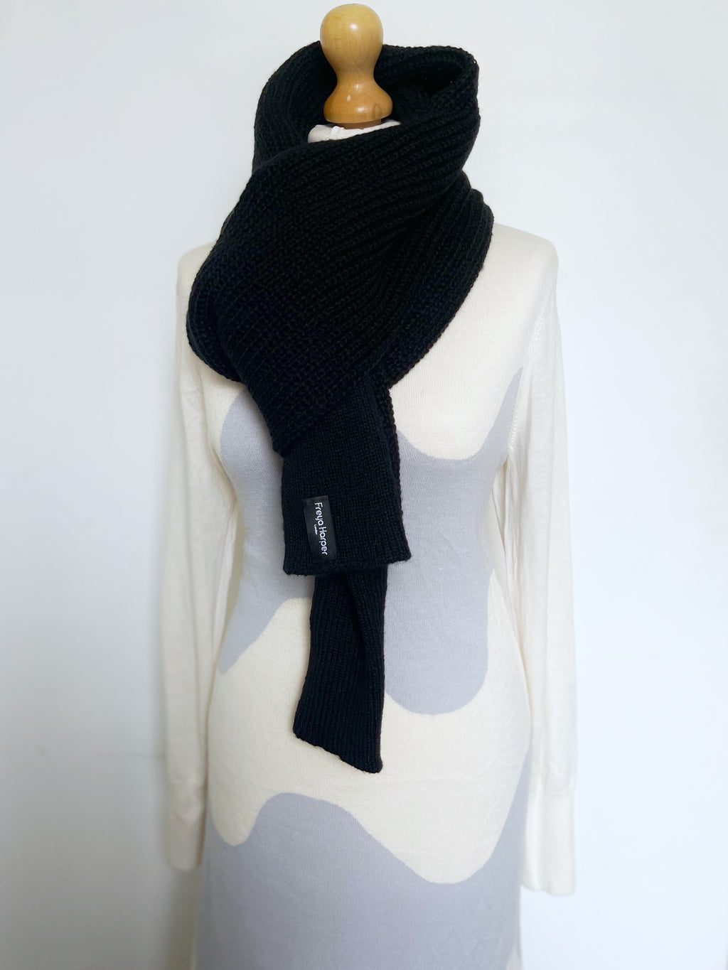 Soft brushed scarf - Black