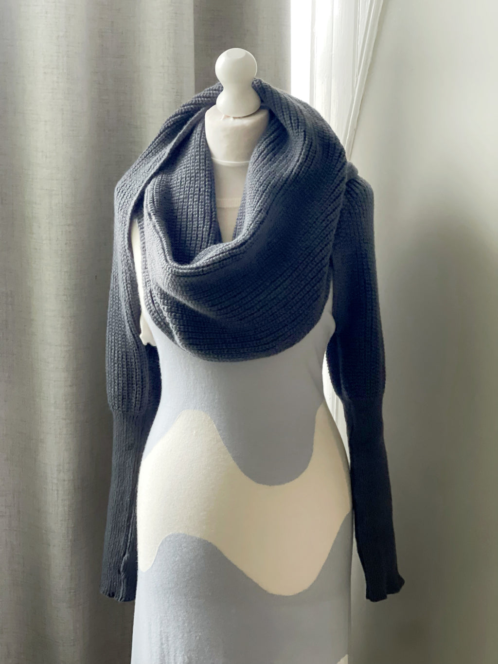 Brushed scarf with thumb holes - Dark grey