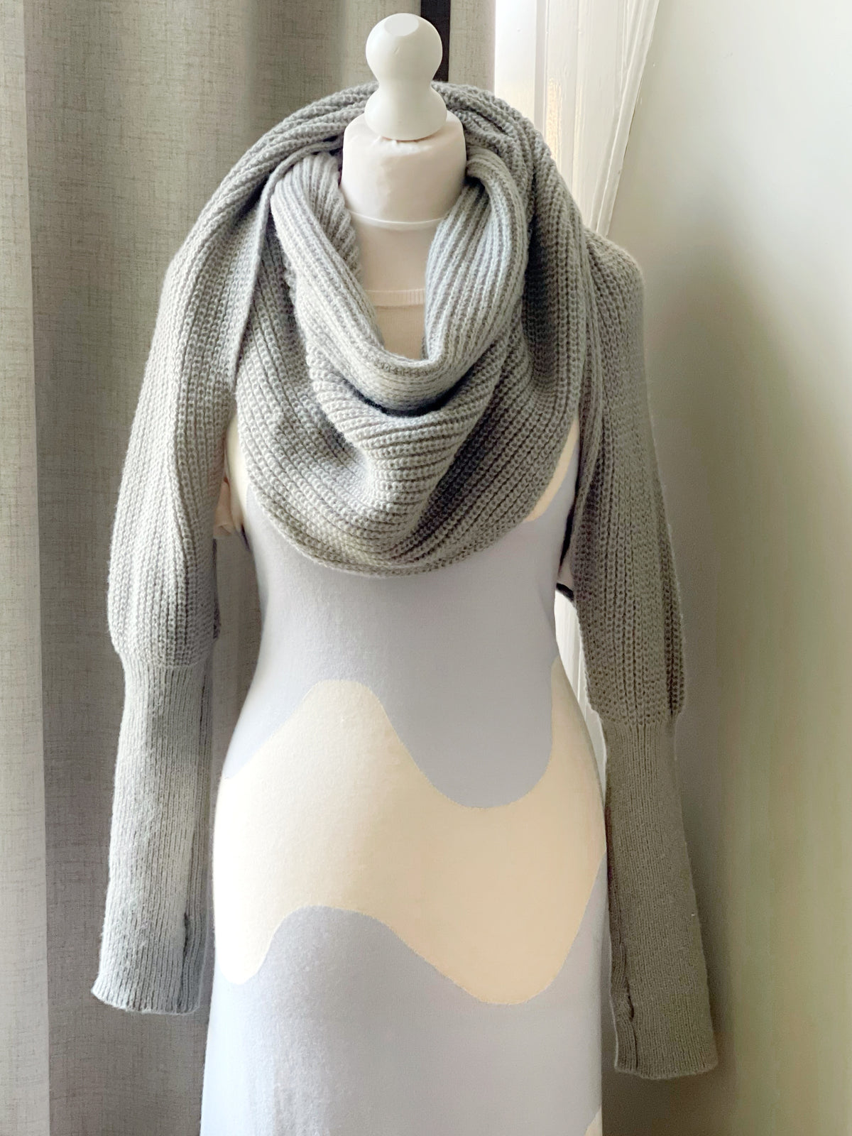 Brushed scarf with thumb holes - light grey