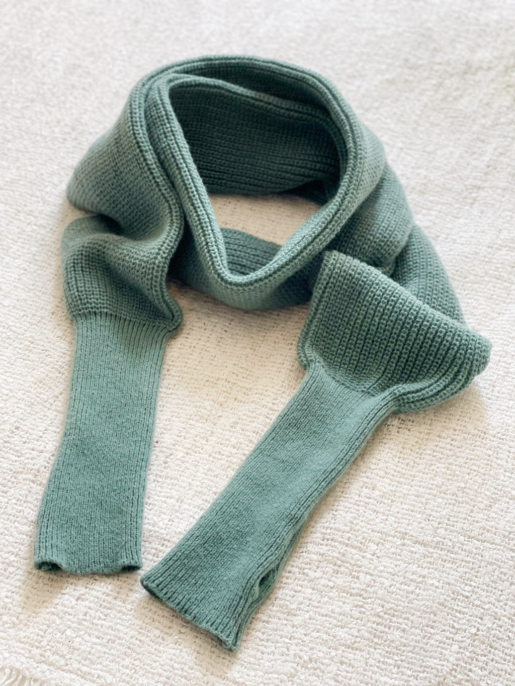 Brushed scarf with thum holes - Aurora green