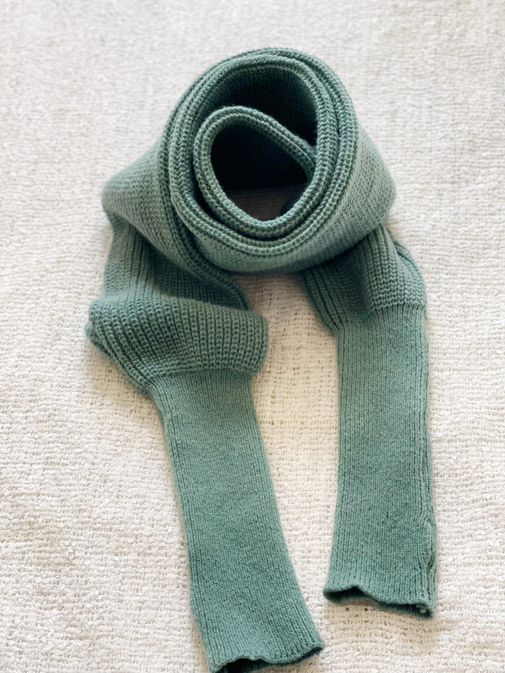 Brushed scarf with thum holes - Aurora green