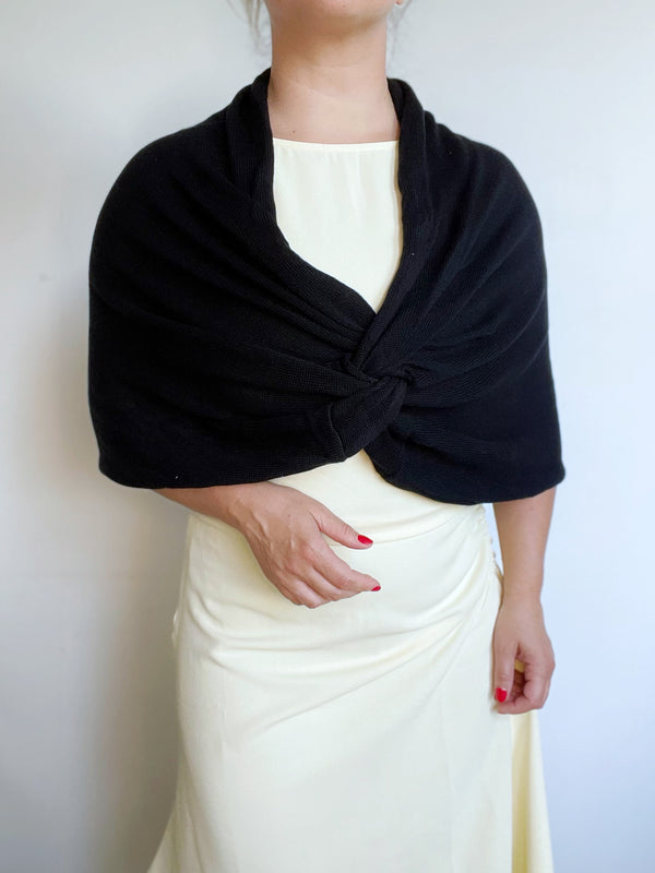 Infinity Knot Shawl in black